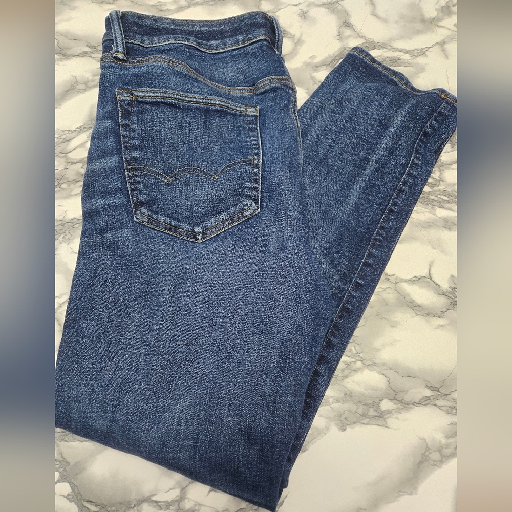 American Eagle Outfitters Women's Straight Leg Jeans in Dark Blue Wash